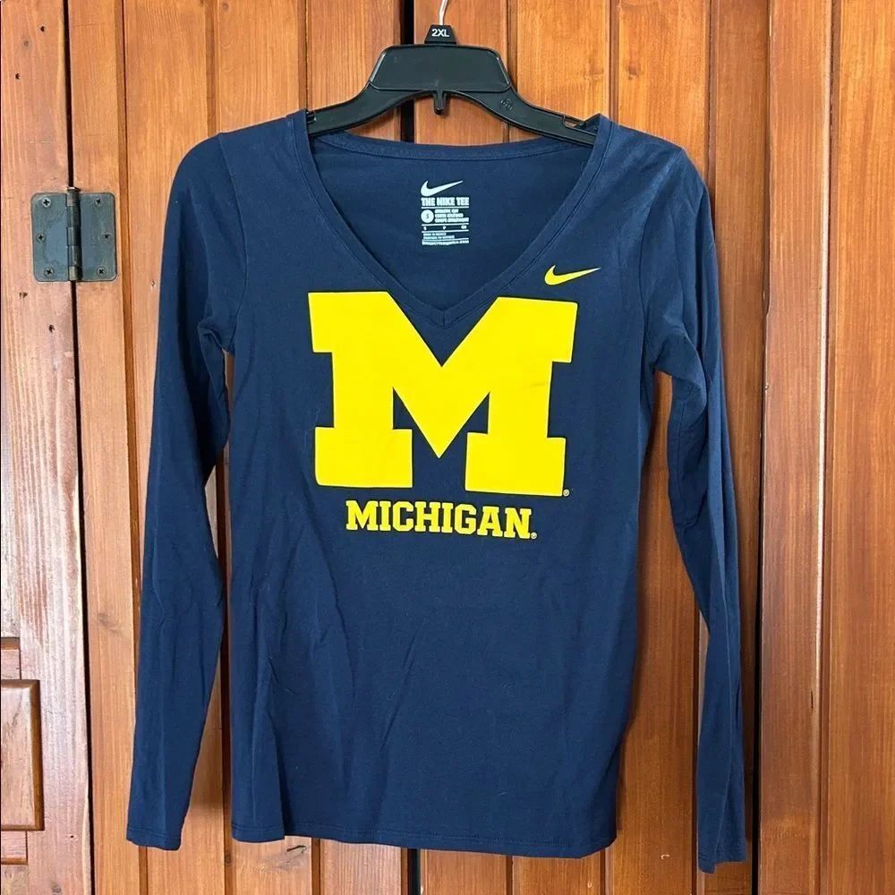 Nike Women's Blue Long Sleeve Top with Yellow Michigan Logo. B2
